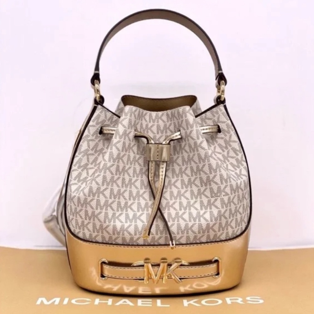 Michael Kors- REED 35S4G6RM6M VANL/PLGOLD MD BELTED BUCKT MSGR - NWT - Picture 16 of 16